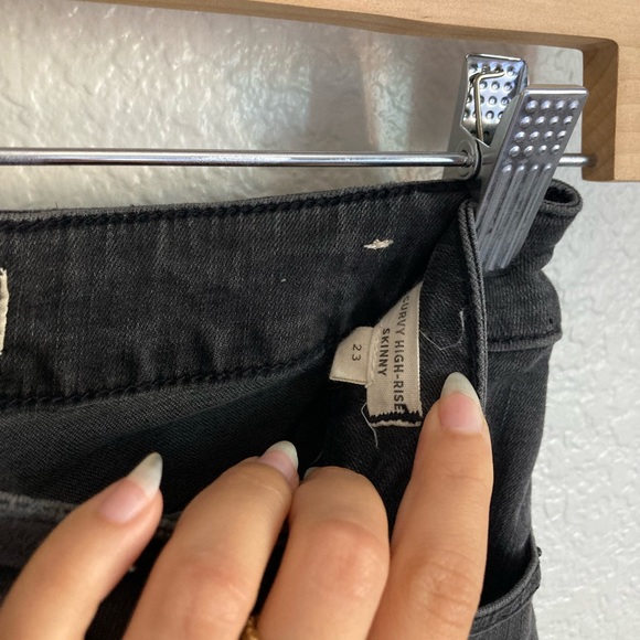 Madewell black ripped curvy high rise skinny jeans size 23 - Picture 2 of 3